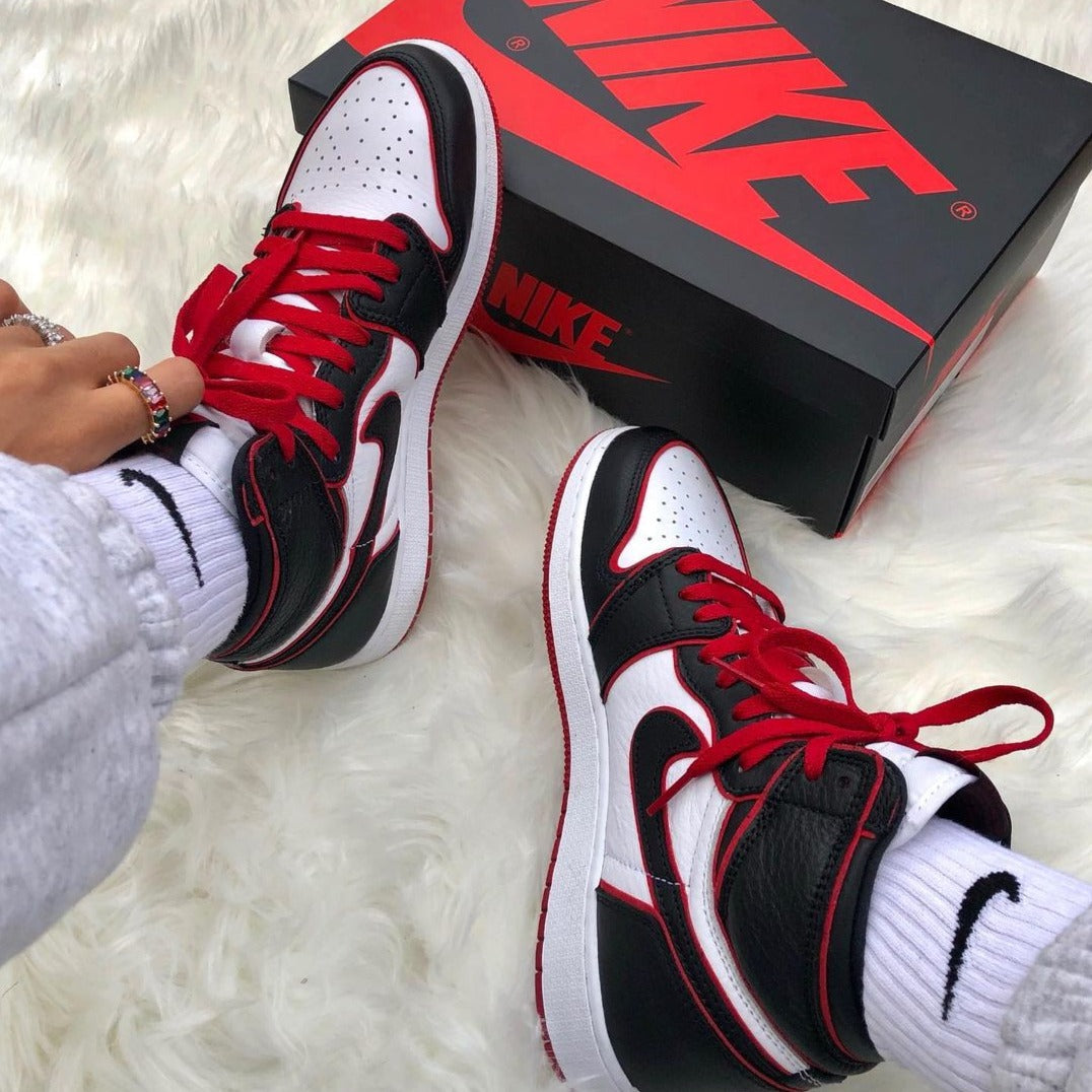 Air Jordan 1 High 'Bloodline'